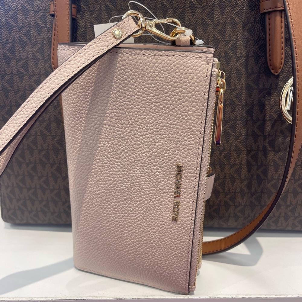 MICHAEL MICHAEL KORS Adele Leather Wallet Double Zip wristlet
Soft Pink 
NWT